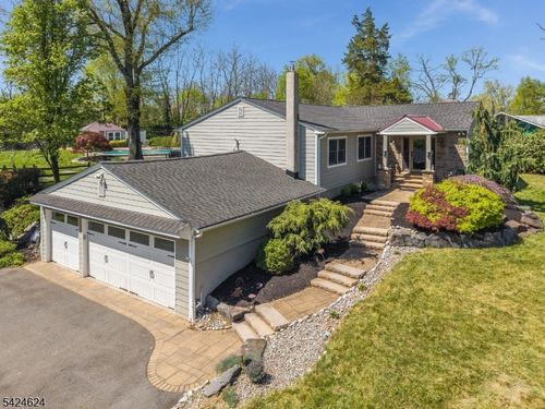 31 River Rd, Flemington, NJ, 08822-6033 | Card Image