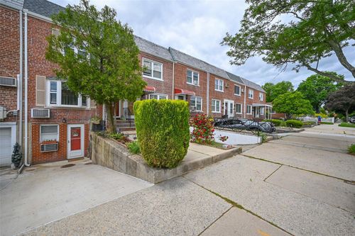 86 256th St, Floral Park, NY, 11001-1406 | Card Image