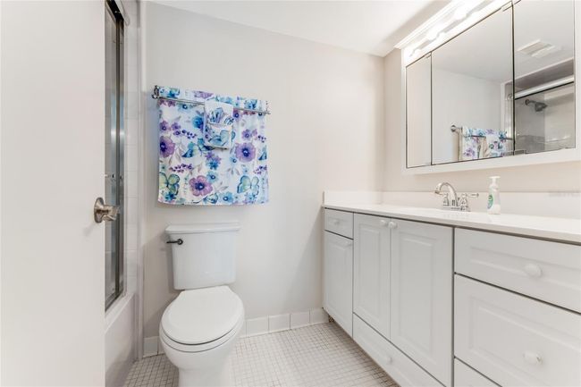 Bathroom | Image 18
