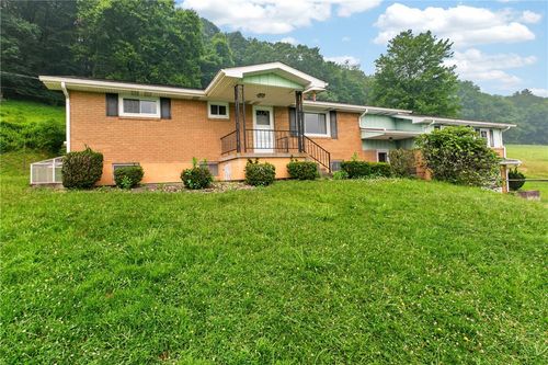 323 Albrights Lake Rd, Greensburg, PA, 15601-6293 | Card Image