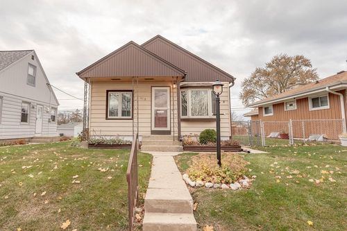 3018 E Cudahy Avenue, Saint Francis, WI, 53235 | Card Image