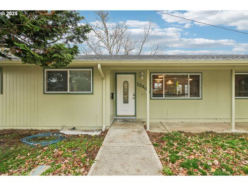 13445 Gaffney Ln, Oregon City, OR, 97045-8908 | Card Image