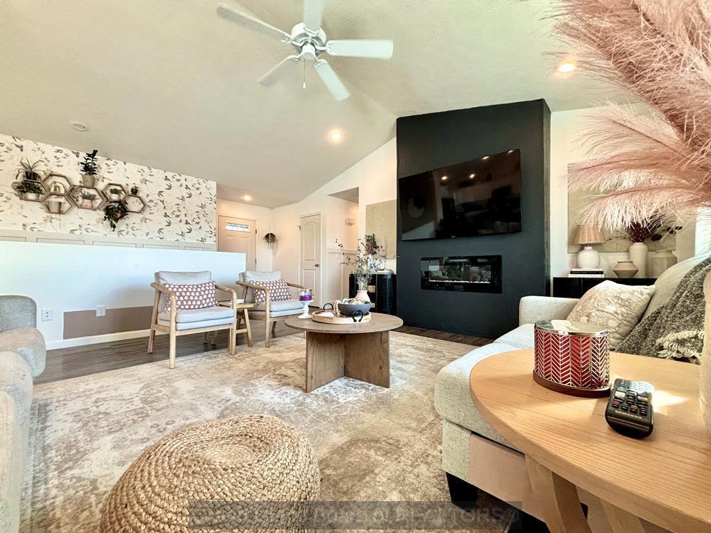 Leon Cir, Grand Island, NE 68803