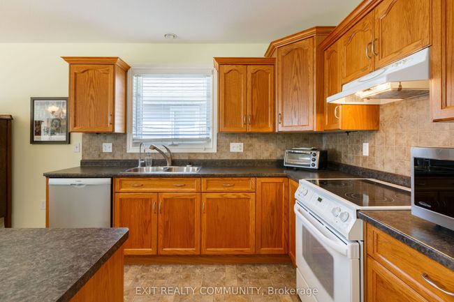 4369 Sixth St, House other with 4 bedrooms, 2 bathrooms and 2 parking in Petrolia ON | Image 25
