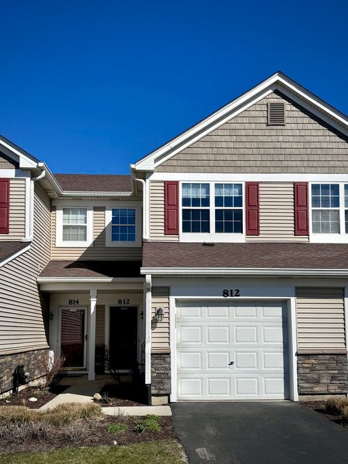 812 Genesee Dr, Naperville, IL, 60563-4002 | Card Image