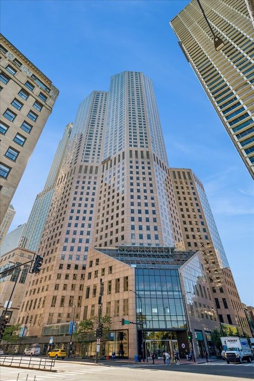 2302-950 N Michigan Avenue, Chicago, IL, 60611 | Card Image