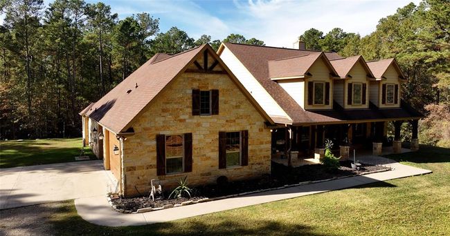 1142 Fletcher, Home with 3 bedrooms, 4 bathrooms and 3 parking in Anderson TX | Image 11