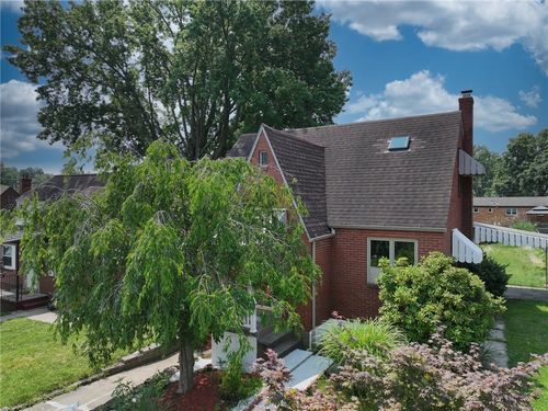 445 Jenne Dr, Pittsburgh, PA, 15236-2422 | Card Image