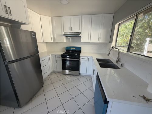 96-9800 Vesper Ave, Panorama City, CA, 91402-1081 | Card Image