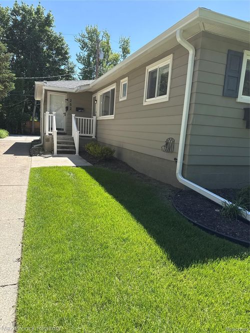 1-252 N Harvey St, Plymouth, MI, 48170-1276 | Card Image