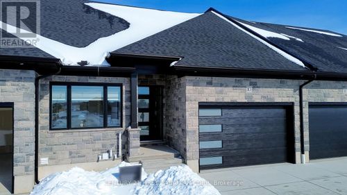 10-32 Postma Cres, Ailsa Craig, ON, N0M1A0 | Card Image