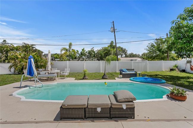 843 37 Th Ave Ne, House other with 3 bedrooms, 2 bathrooms and null parking in ST PETERSBURG FL | Image 11