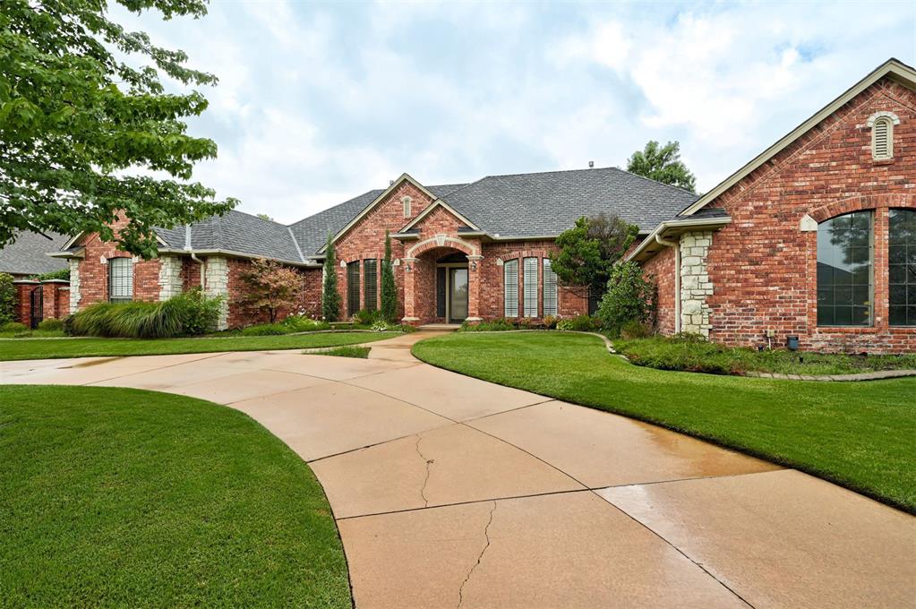 Maplelake Dr, Edmond, OK 73013