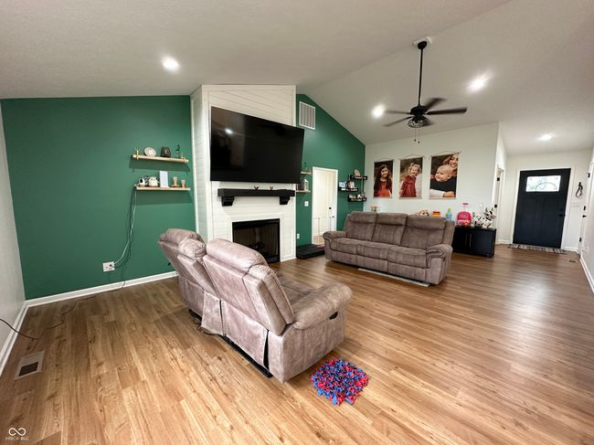407 E Maple St, House other with 4 bedrooms, 2 bathrooms and null parking in Bainbridge IN | Image 10