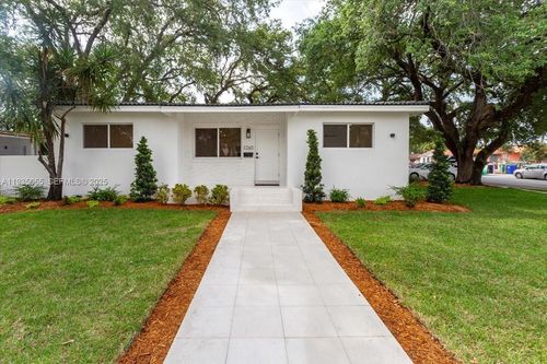 3260 Nw 9th St, Miami, FL, 33125-3902 | Card Image