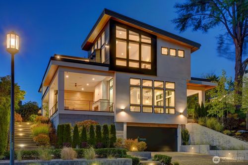 5632 Ne 55th St, Seattle, WA, 98105-2835 | Card Image