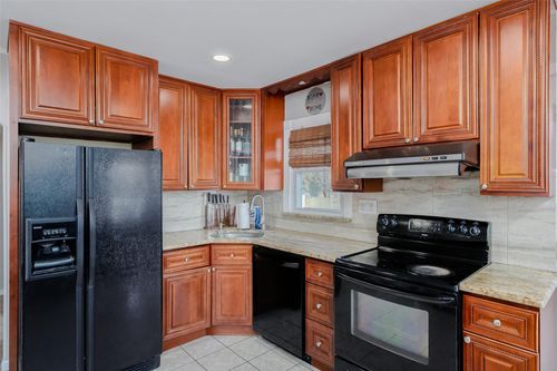76 Liberty Ave, North Babylon, NY, 11703-4920 | Card Image