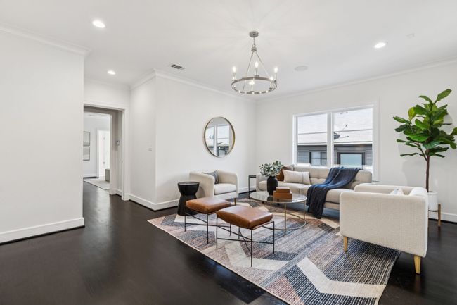 Upstairs living area | Image 17