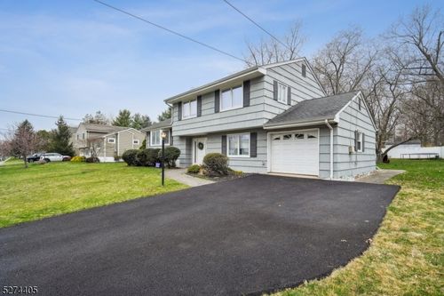 92 Summit Ct, Westfield, NJ, 07090-2832 | Card Image