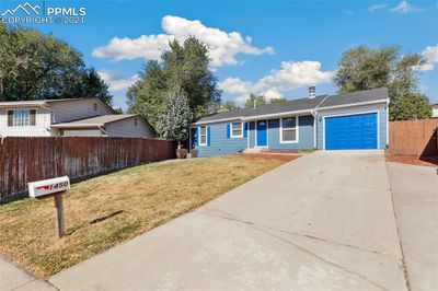 1450 Chippewa Court, House other with 3 bedrooms, 1 bathrooms and 1 parking in Colorado Springs CO | Image 2