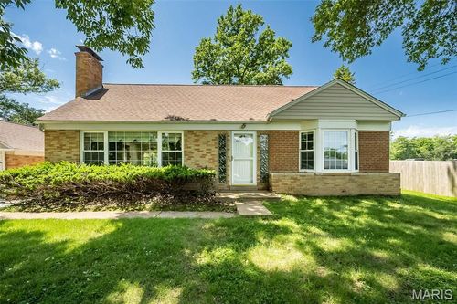 68 Mar El Ct, Ellisville, MO, 63011-2304 | Card Image