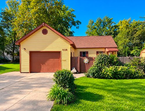 928 Powell Ave, Erie, PA, 16505-3439 | Card Image