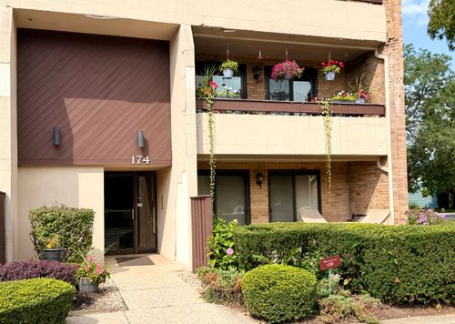 1b-174 E Springbrook Dr, Bloomingdale, IL, 60108-1562 | Card Image