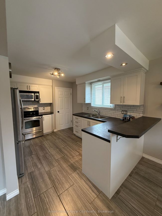 140 Brant Ave, House other with 3 bedrooms, 1 bathrooms and 1 parking in Guelph ON | Image 5