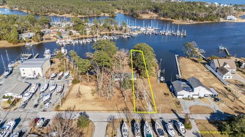 1210 Neuse Dr, Oriental, NC, 28571-9634 | Card Image