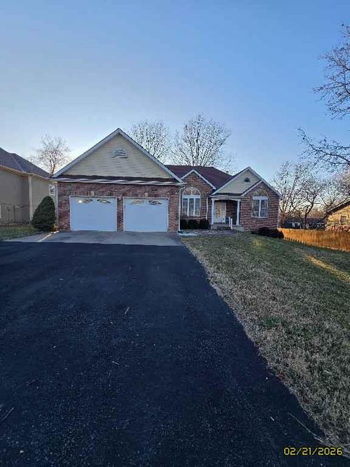 1204 N Elm St, Louisburg, KS, 66053-3532 | Card Image