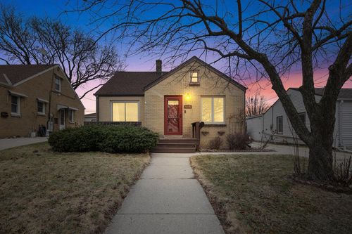 4376 S Adams Ave, Milwaukee, WI, 53207-5034 | Card Image