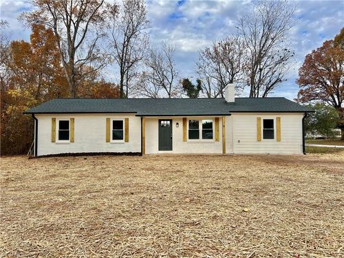 9 Walter St, Stony Point, NC, 28678-9570 | Card Image