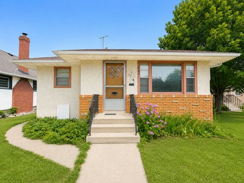 865 Cottage Ave E, Saint Paul, MN, 55106-1805 | Card Image