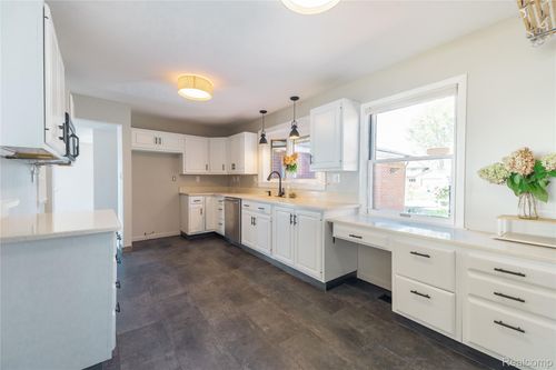 27627 Elba Dr, Grosse Ile, MI, 48138-1905 | Card Image