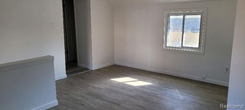 2802 Fenton Rd, Flint, MI, 48507-1560 | Card Image