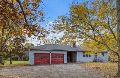 One level living with two car garage | Image 1