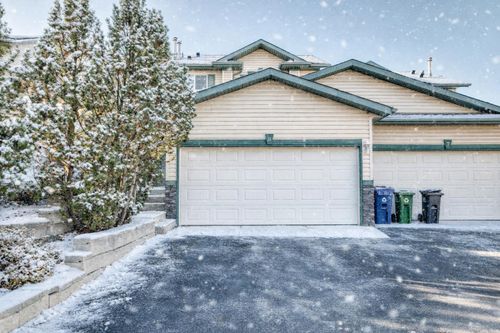 8-122 Bow Ridge Cres, Cochrane, AB, T4C1V9 | Card Image