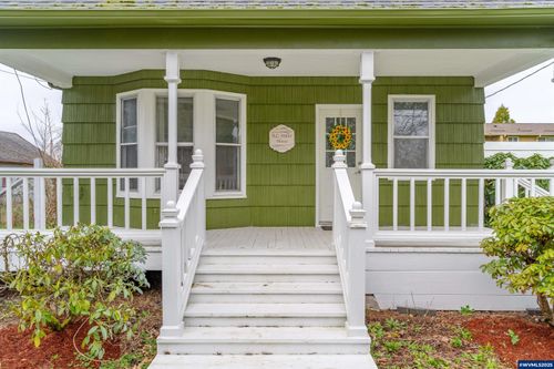 136 N 3rd St, Jefferson, OR, 97352-9318 | Card Image