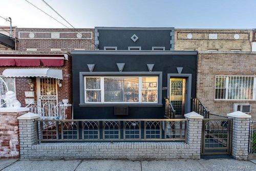 2219 28th St, Astoria, NY, 11105-2701 | Card Image