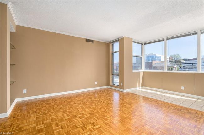 Living Room | Image 25