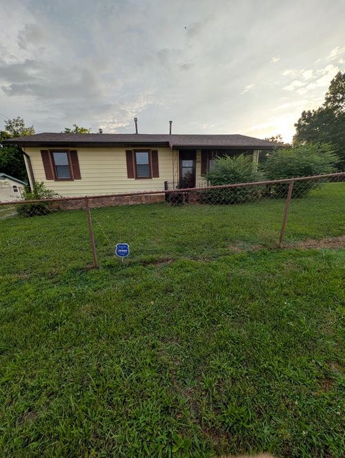 305 Gracey Sinking Fork Rd, Gracey, KY, 42232-9739 | Card Image
