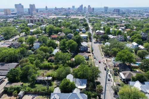 1008 Burnet St, San Antonio, TX, 78202-2303 | Card Image