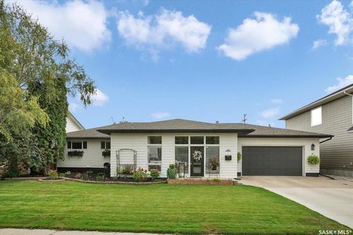 310 Willow St E, Saskatoon, SK, S7J0C6 | Card Image