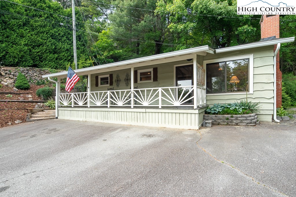 Green St, Blowing Rock, NC 28605