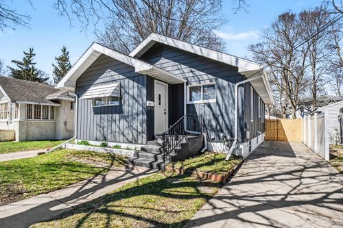 911 Hickory St, Niles, MI, 49120-3220 | Card Image