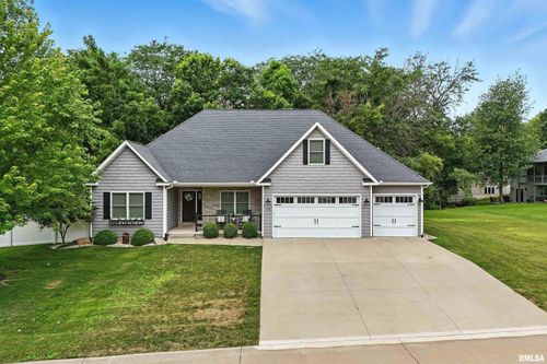 102 Hollows Ct, Le Claire, IA, 52753-8009 | Card Image