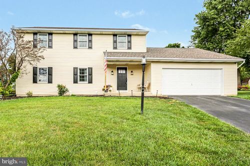 401 Greenfield Dr, LEBANON, PA, 17042-7937 | Card Image