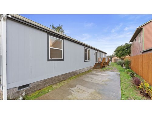 820 Fenwick St, Coos Bay, OR, 97420-3053 | Card Image