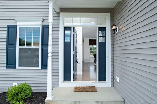 105 Creek Rd, Poughkeepsie, NY, 12601-1217 | Card Image