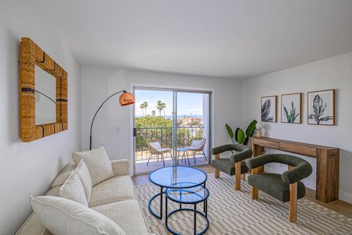 208-3020 Cowley Way, San Diego, CA, 92117-6872 | Card Image
